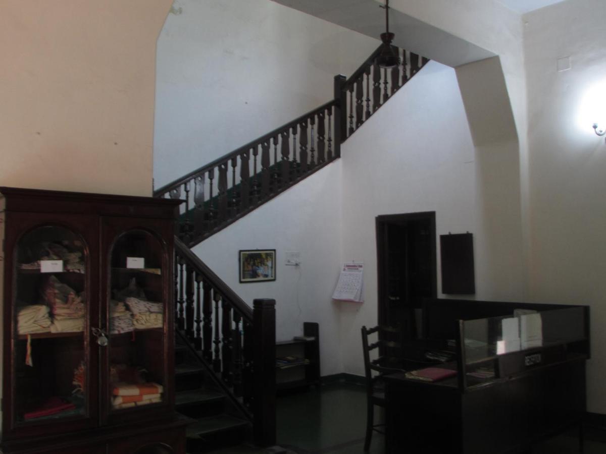 Ywca Gallway Guest House Kalkuta Zewnętrze zdjęcie