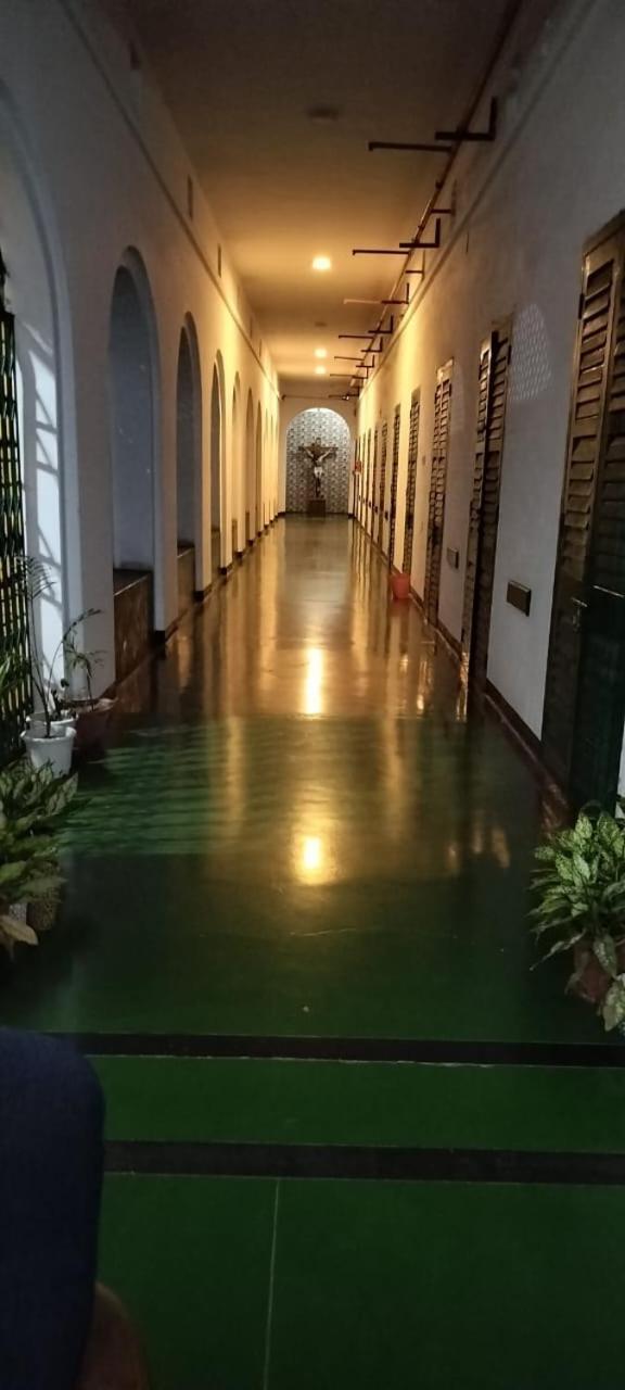 Ywca Gallway Guest House Kalkuta Zewnętrze zdjęcie