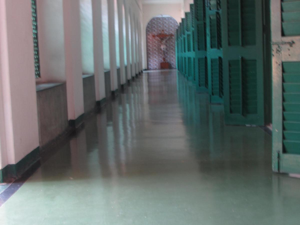 Ywca Gallway Guest House Kalkuta Zewnętrze zdjęcie